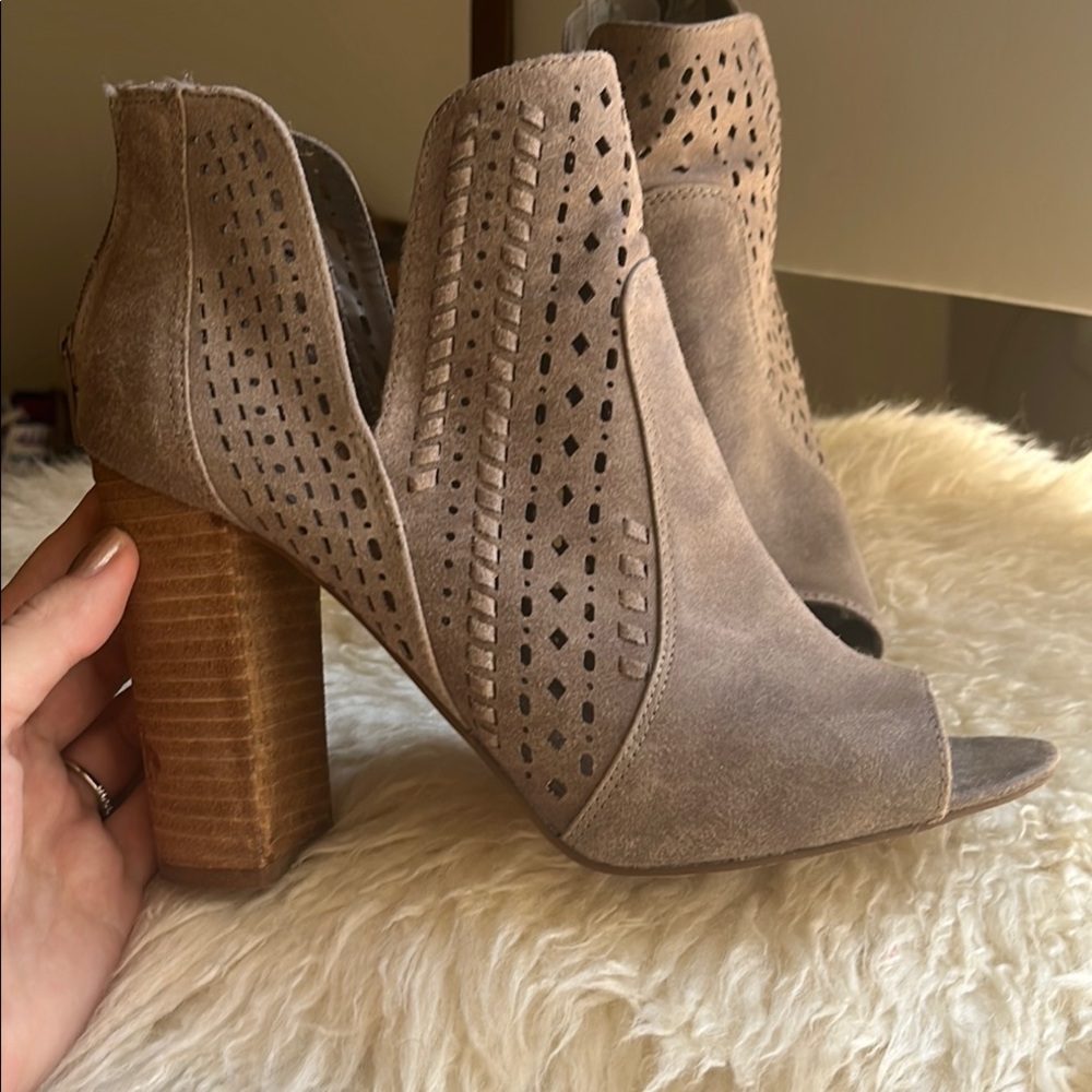 Stylish Tan Peep-Toe Ankle Boots - Picture 3 of 6